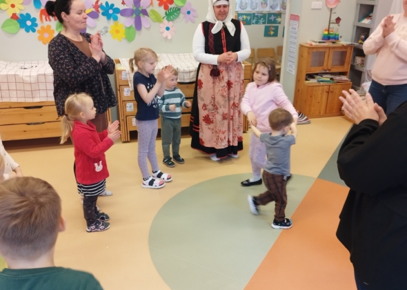 12d403baee59ebf09738fba92fa27d1b